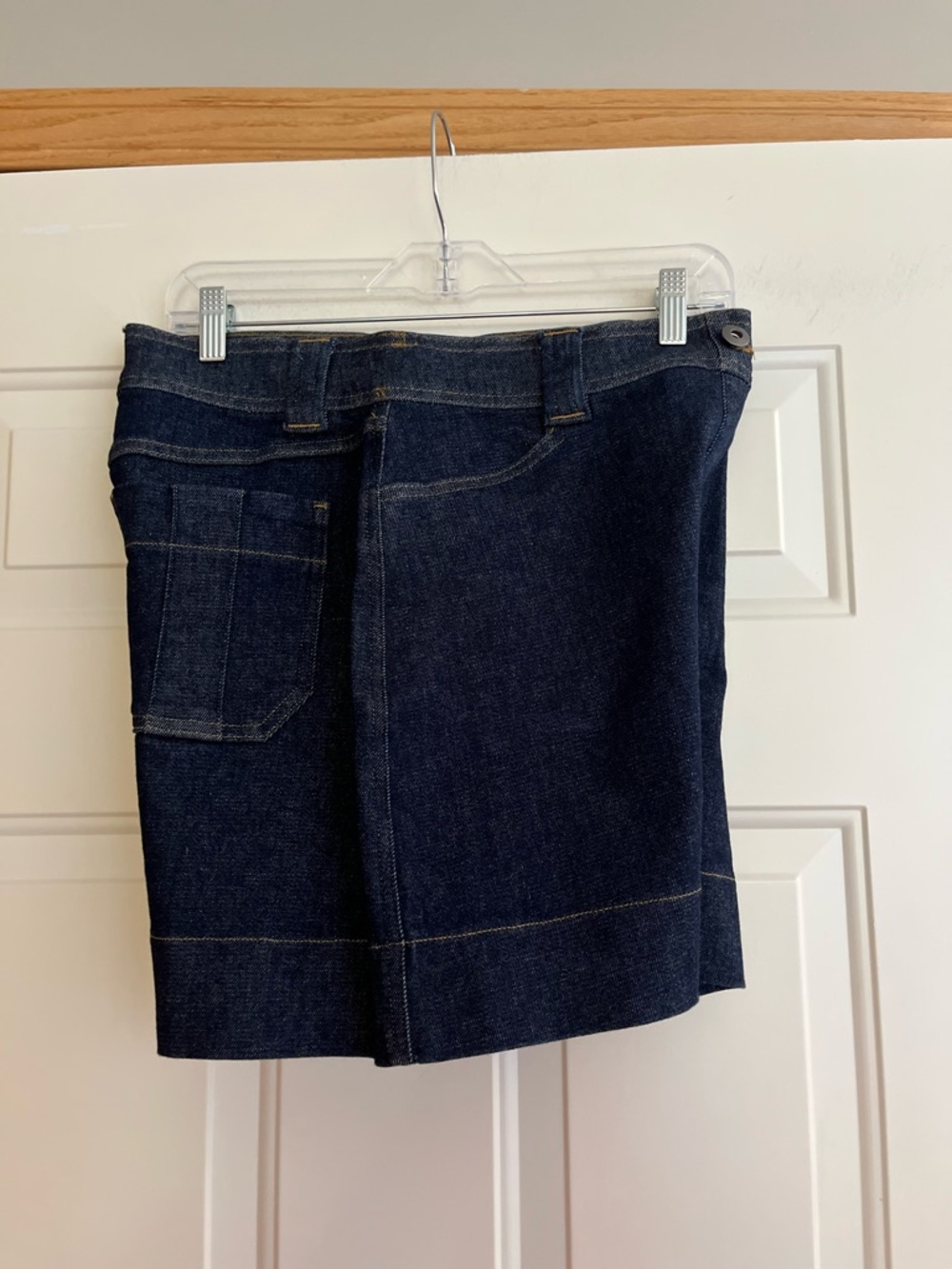 New women’s Spanx dark wash denim pull on trouser short. Size medium. - Picture 4 of 13